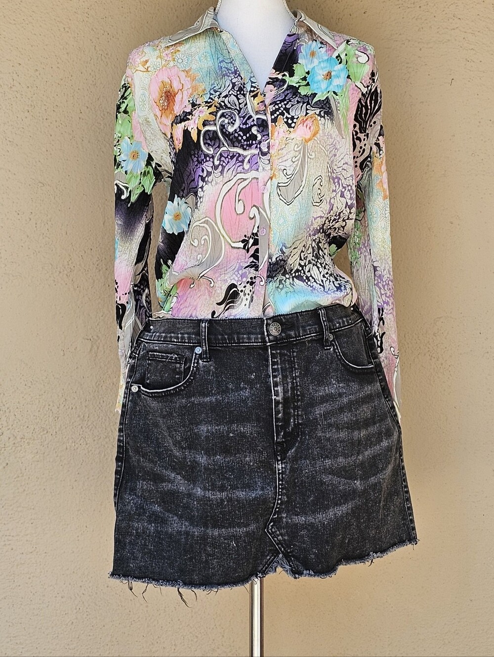 Express Faded Denim Cut Off Skirt W/ Raw Hem Detailing Sz 14